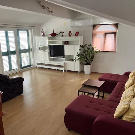 Tomas Apartment *